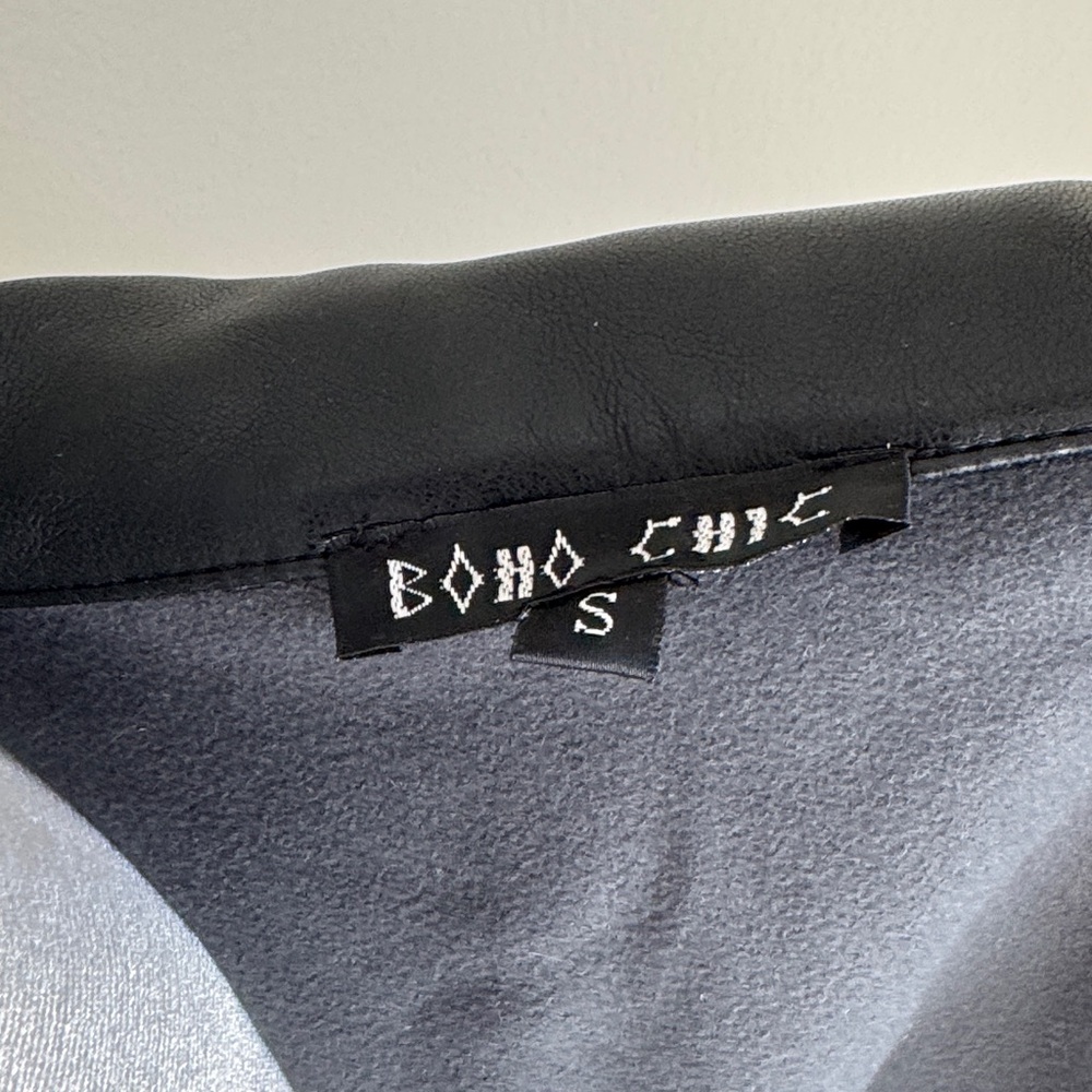 Elegant Black Leather Women's Jacket - Picture 6 of 6